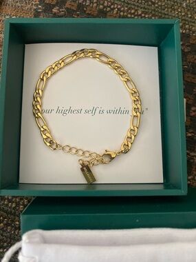14k gold chain Bellaucci bracelet